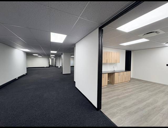 739M² OFFICE TO LET IN MIDRIDGE PARK